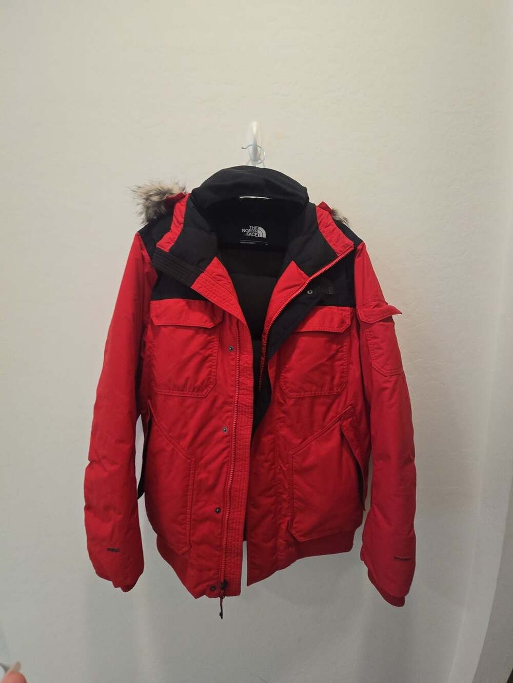 The North Face Gotham 550 Down Jacket Size M Red Black Faux Fur